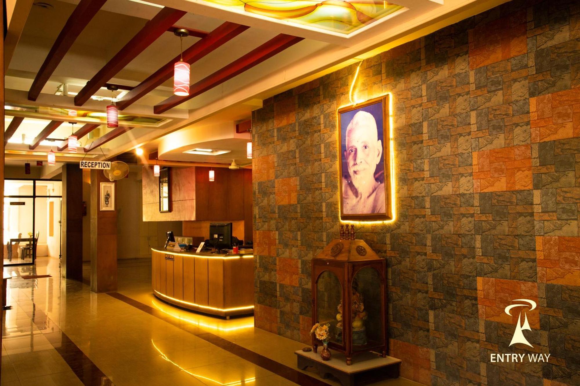 Ramana Towers Appartement Tiruvannāmalai Buitenkant foto