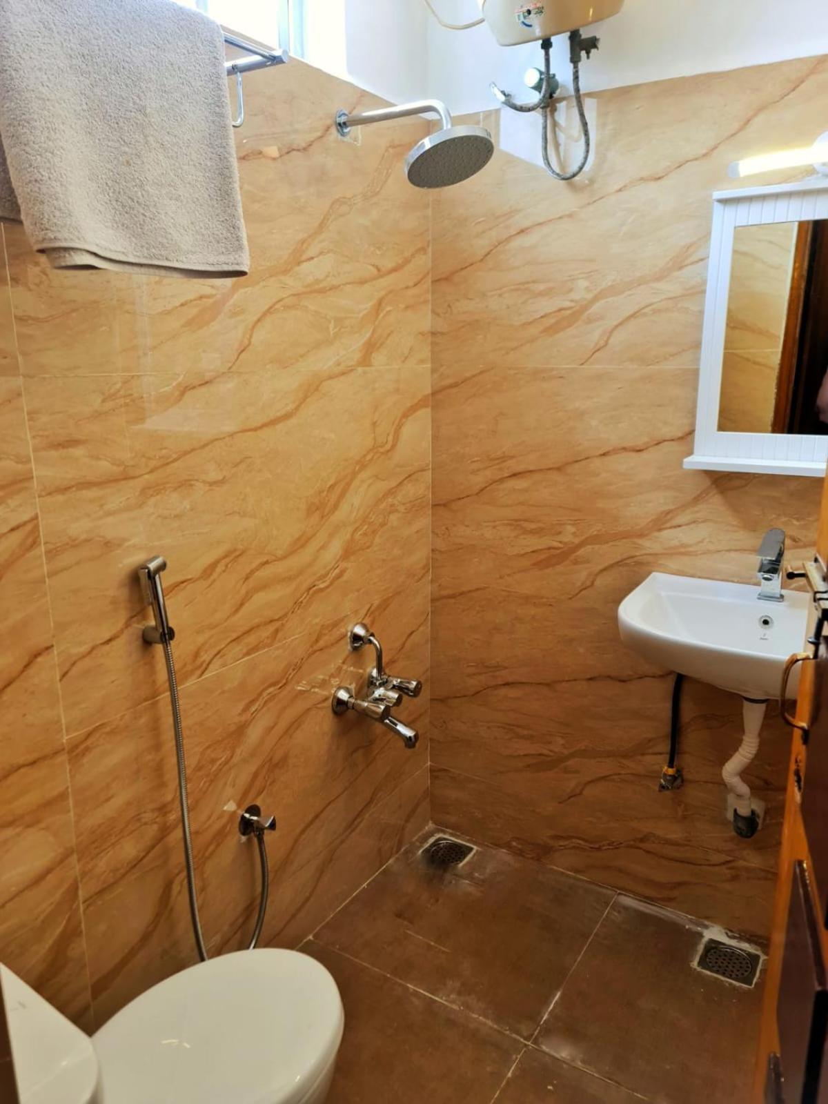 Ramana Towers Appartement Tiruvannāmalai Buitenkant foto