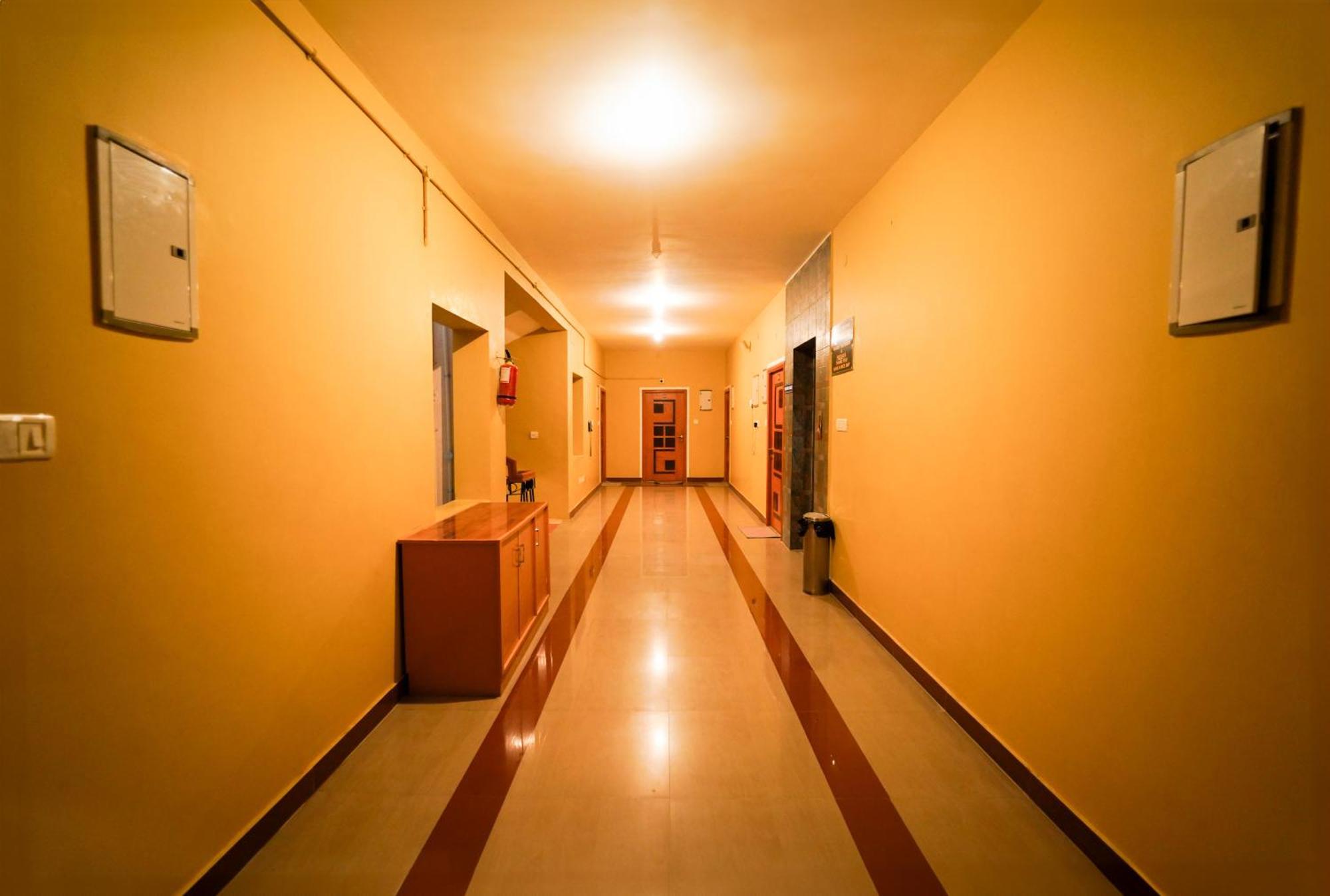Ramana Towers Appartement Tiruvannāmalai Buitenkant foto