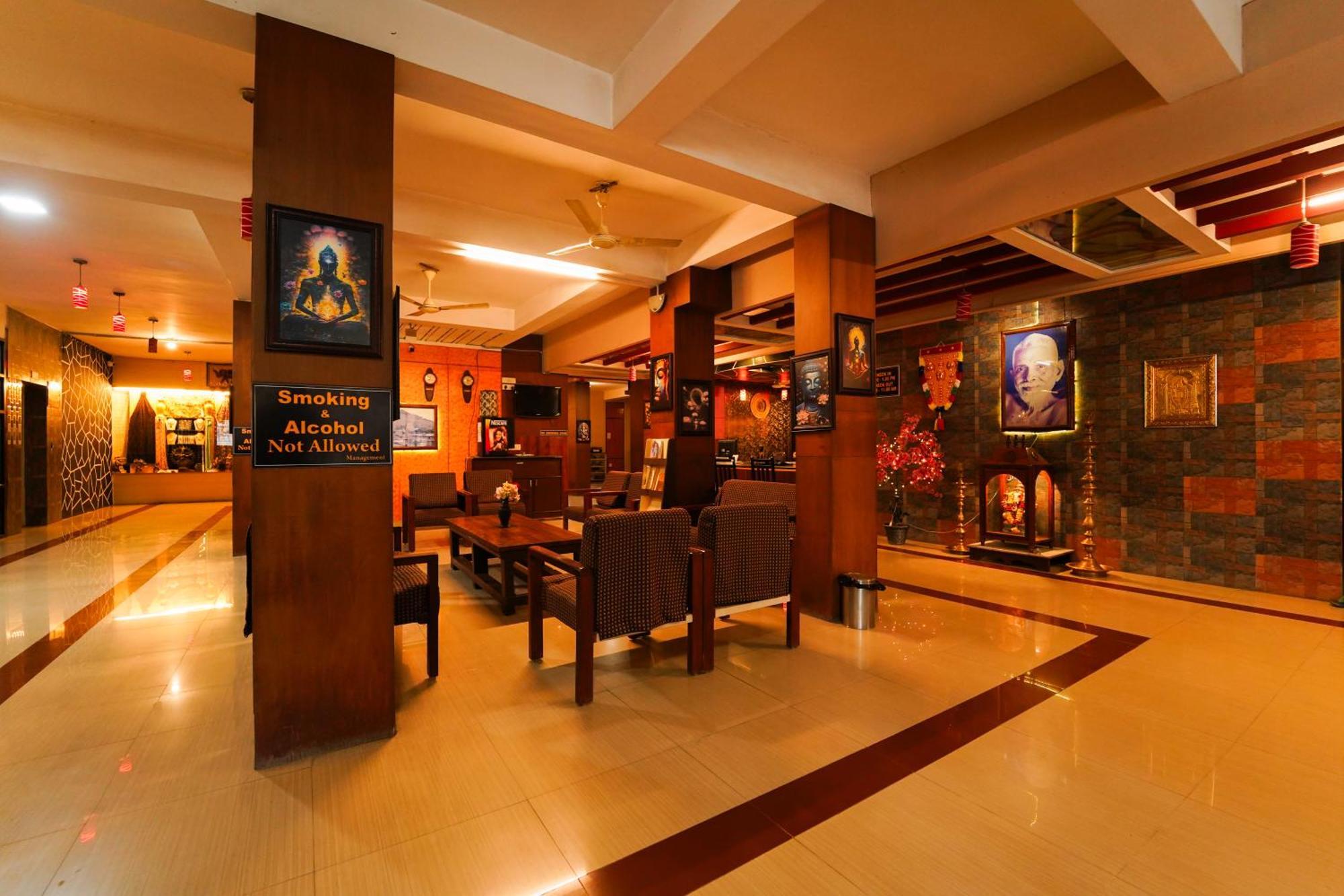 Ramana Towers Appartement Tiruvannāmalai Buitenkant foto