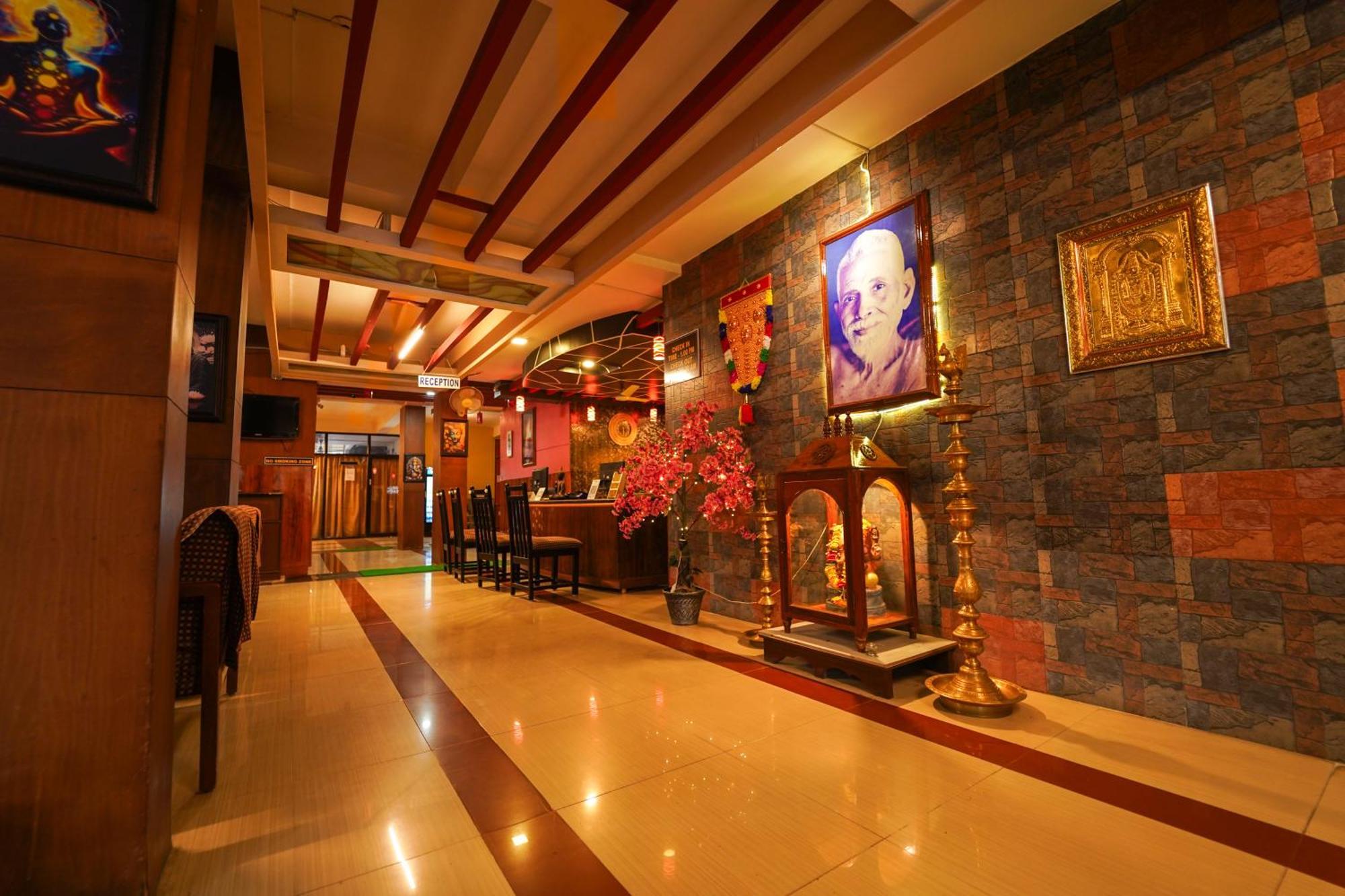 Ramana Towers Appartement Tiruvannāmalai Buitenkant foto