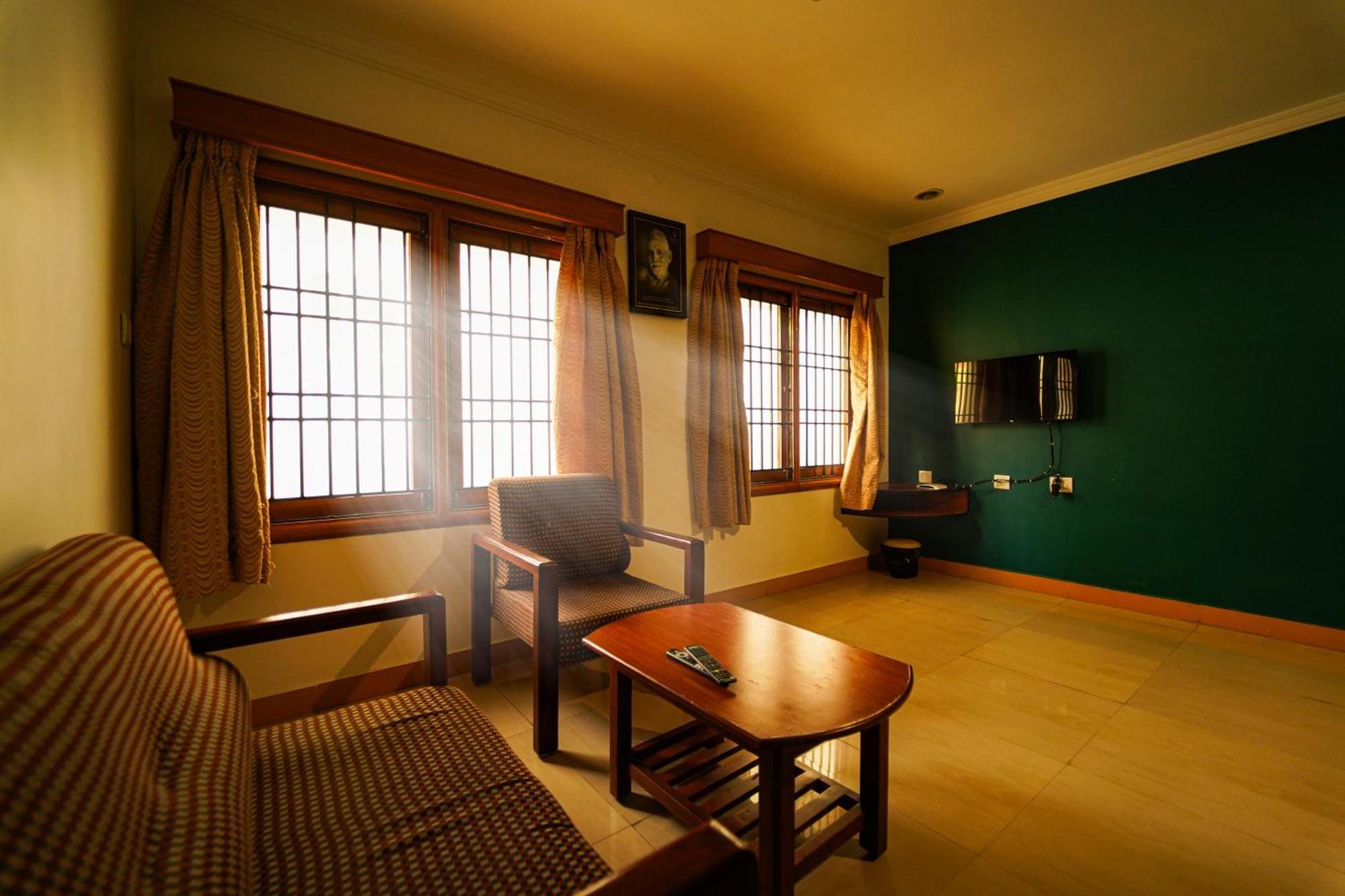 Ramana Towers Appartement Tiruvannāmalai Buitenkant foto