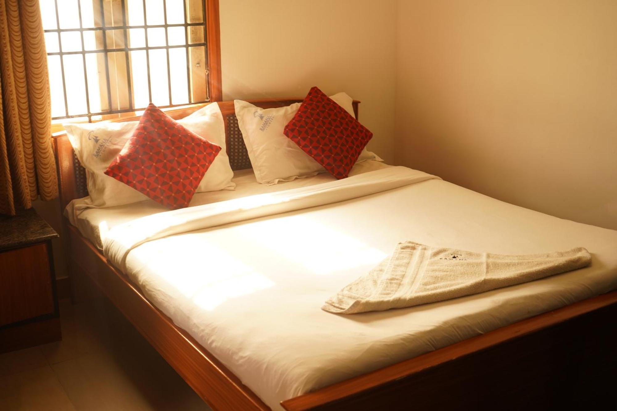 Ramana Towers Appartement Tiruvannāmalai Buitenkant foto