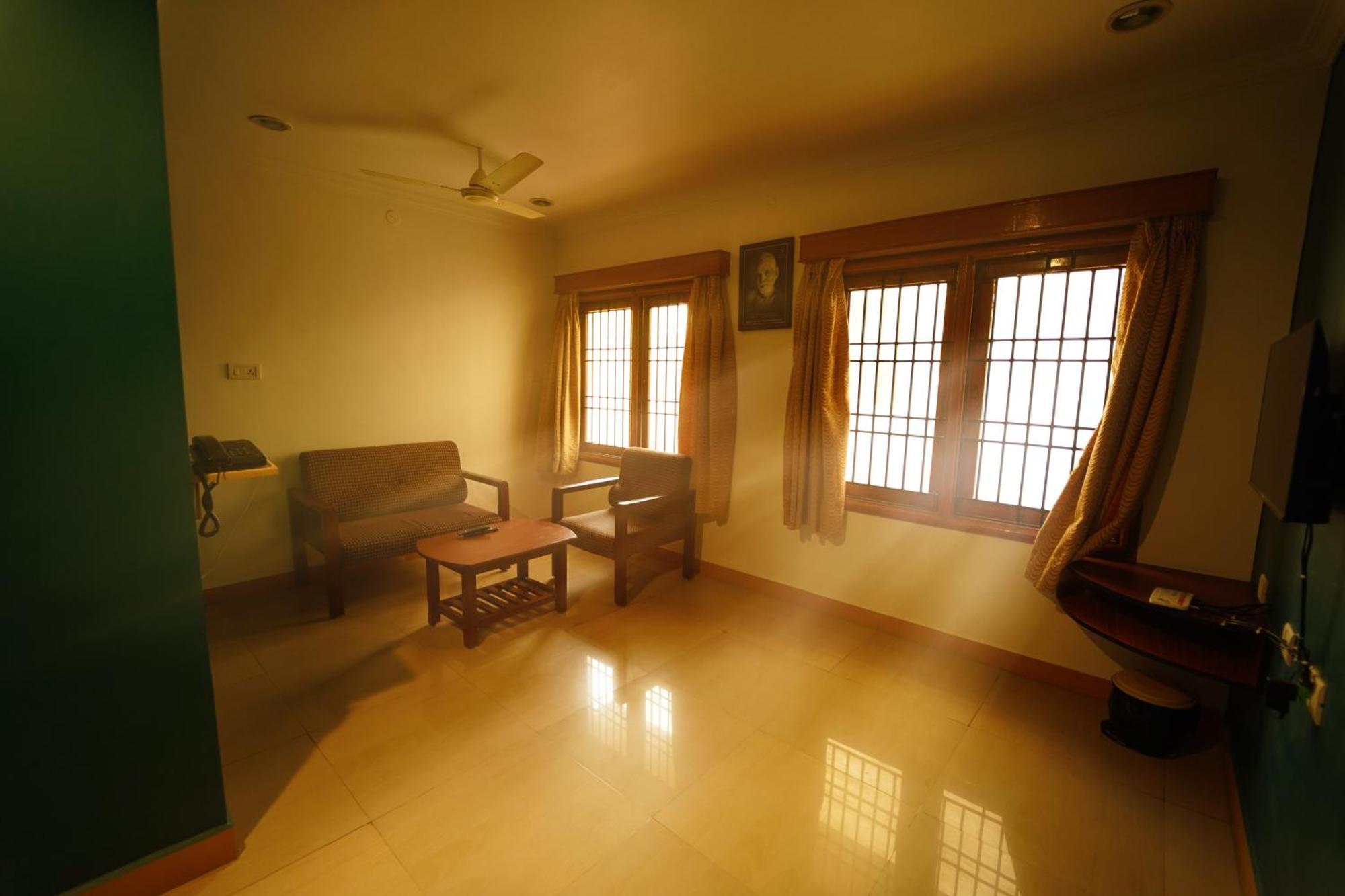 Ramana Towers Appartement Tiruvannāmalai Buitenkant foto